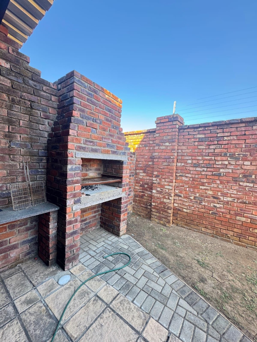 3 Bedroom Property for Sale in Waterval East North West